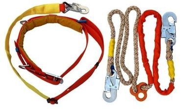 力の構造の電気技師の個人的な安全は反落下安全完全なボディ ロープの馬具に用具を使います